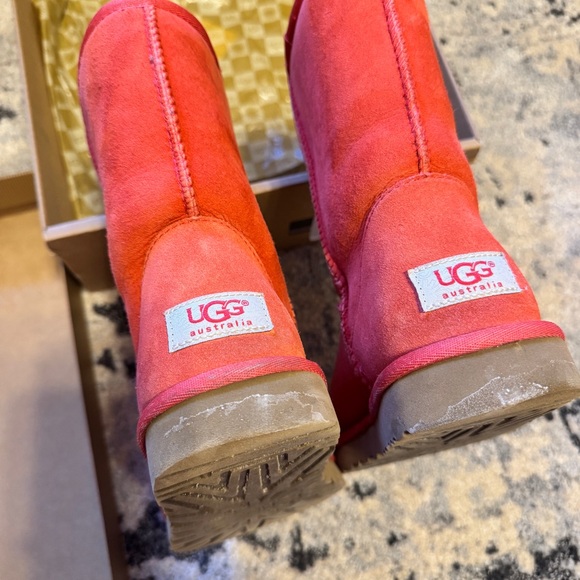 UGG Classic Short in Limited Edition Coral | Women’s Size 7 - Picture 4 of 9